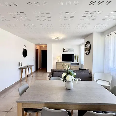 Apartment Elegant T2 - Les Pieds Dans L'eau *